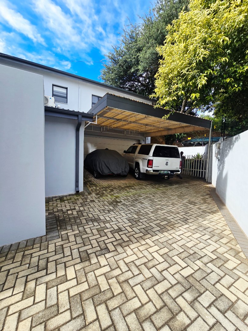 6 Bedroom Property for Sale in Wilkoppies North West